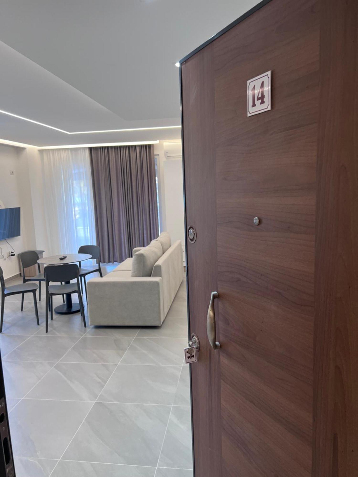 D&D Hotel Shëngjin Zewnętrze zdjęcie