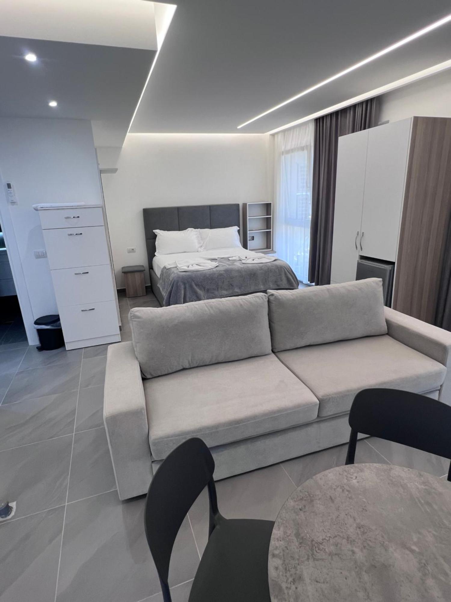 D&D Hotel Shëngjin Zewnętrze zdjęcie
